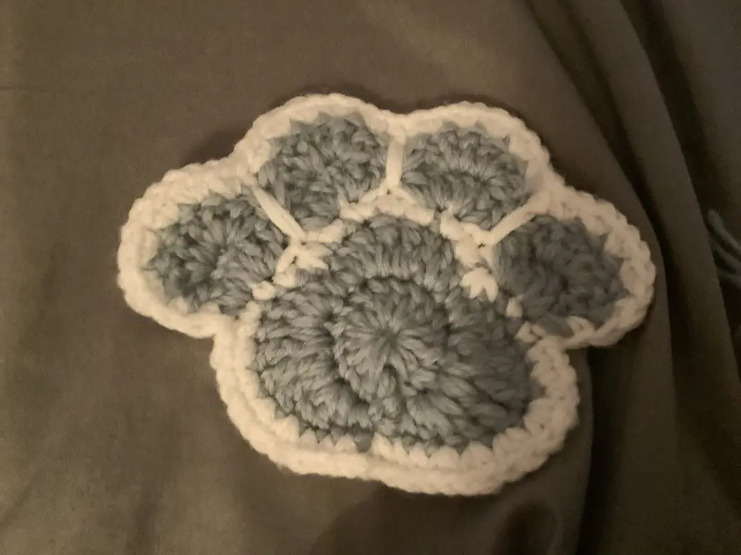 Paw coaster
It’s easy to make but the tutorial is in Japanese and for people who don’t understand Japanese (like me) it can be hard to understand, the pattern is luckily written in the video
