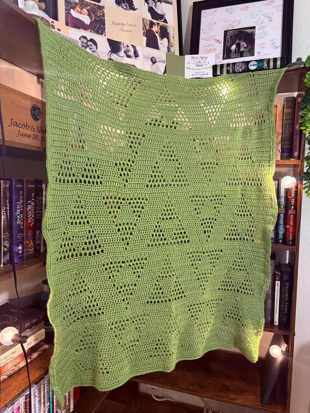 Triangle "Triforce" Motif Baby Blanket photo 2